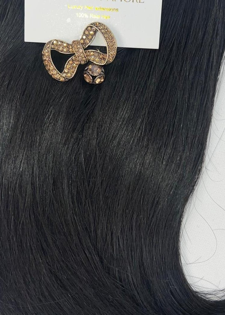 Close up van Dalila hair extension van Excellent Amore kleur zwart