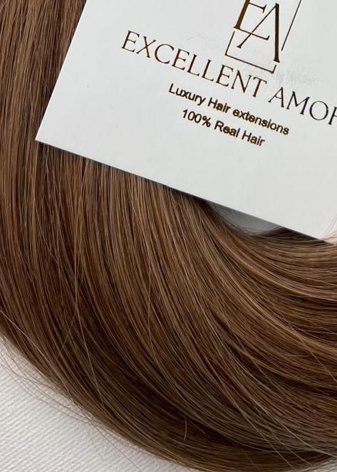 Close up van Rose hair extension van Excellent Amore kleur warm bruin