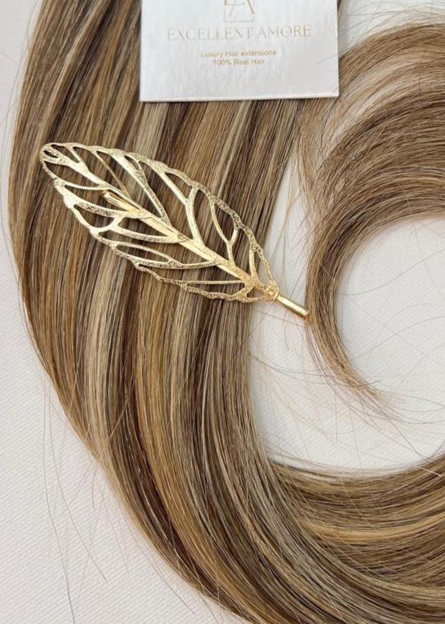 Close up van Nalaya hair extension van Excellent Amore kleur blond mix